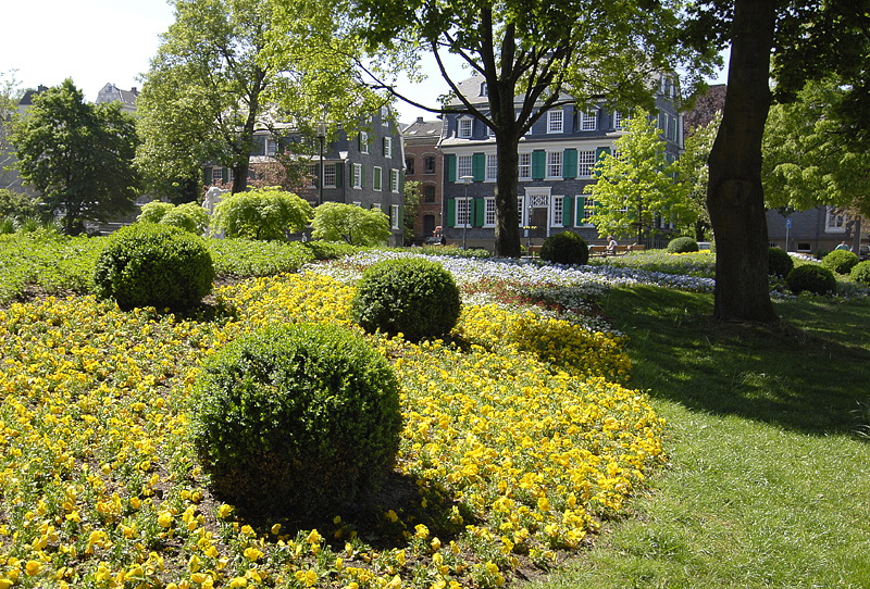 Garten Wtl_DDD8586 Kopie.jpg - Park vor dem Engels Haus